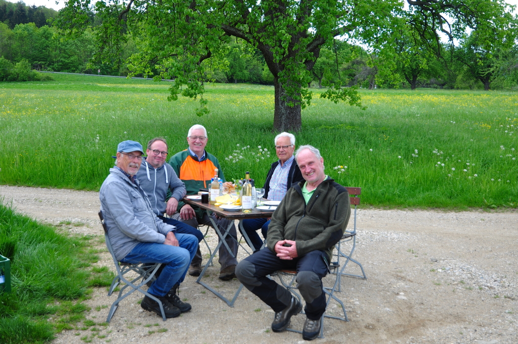 DSC 0243 Bissingen Wildbienenhaus Verdiente Rast